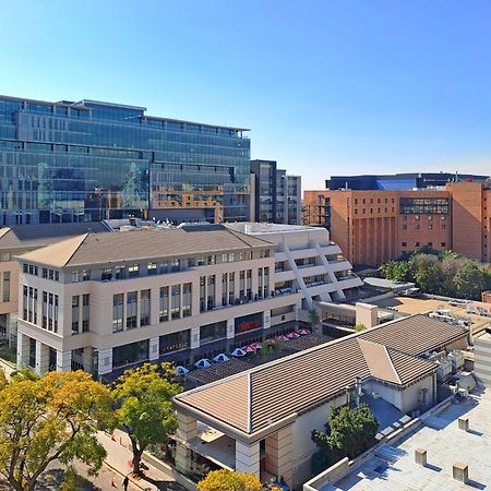 The Median Rosebank Luxury Apartment - Building With Generator Johannesburg Bagian luar foto