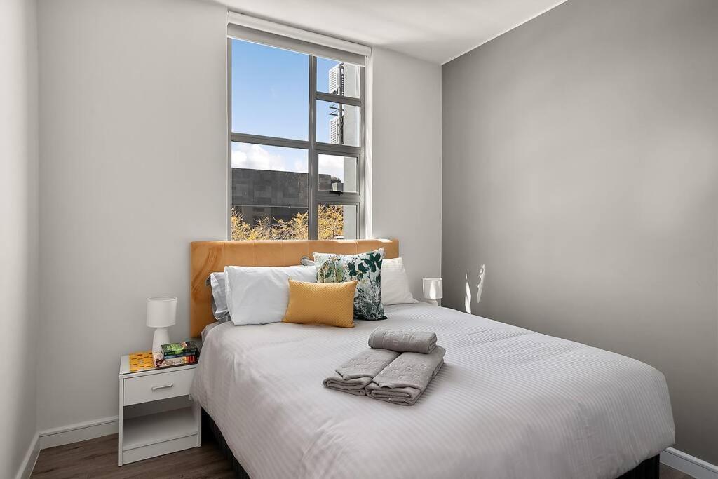 The Median Rosebank Luxury Apartment - Building With Generator Johannesburg Bagian luar foto