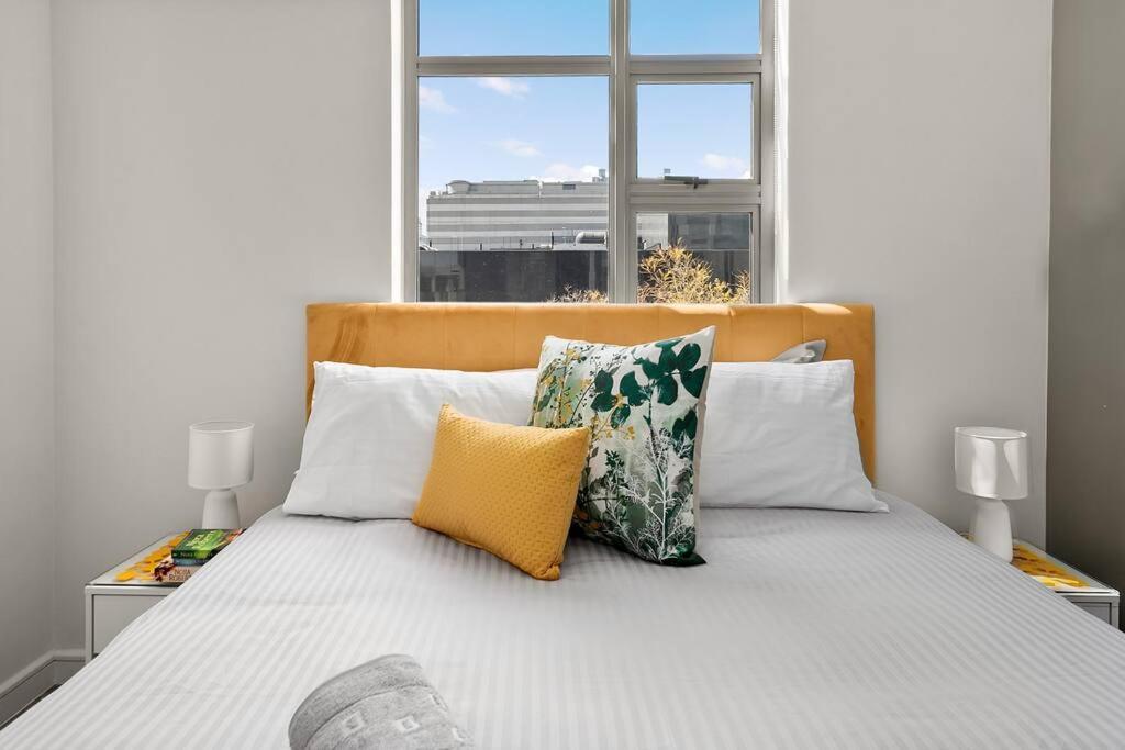 The Median Rosebank Luxury Apartment - Building With Generator Johannesburg Bagian luar foto