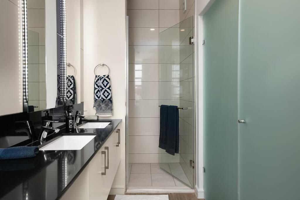 The Median Rosebank Luxury Apartment - Building With Generator Johannesburg Bagian luar foto
