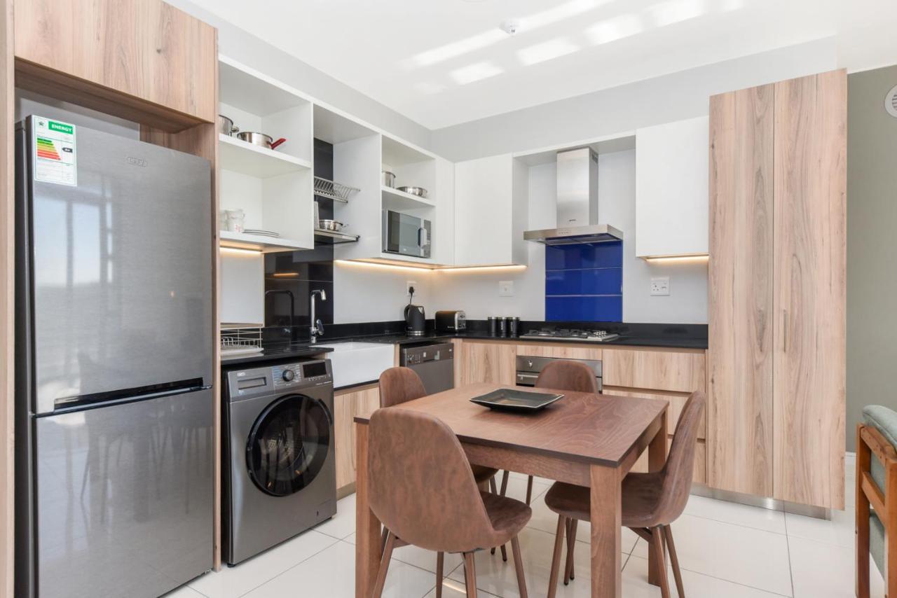 The Median Rosebank Luxury Apartment - Building With Generator Johannesburg Bagian luar foto