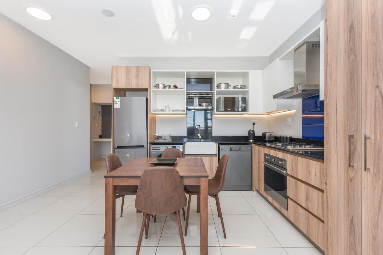 The Median Rosebank Luxury Apartment - Building With Generator Johannesburg Bagian luar foto