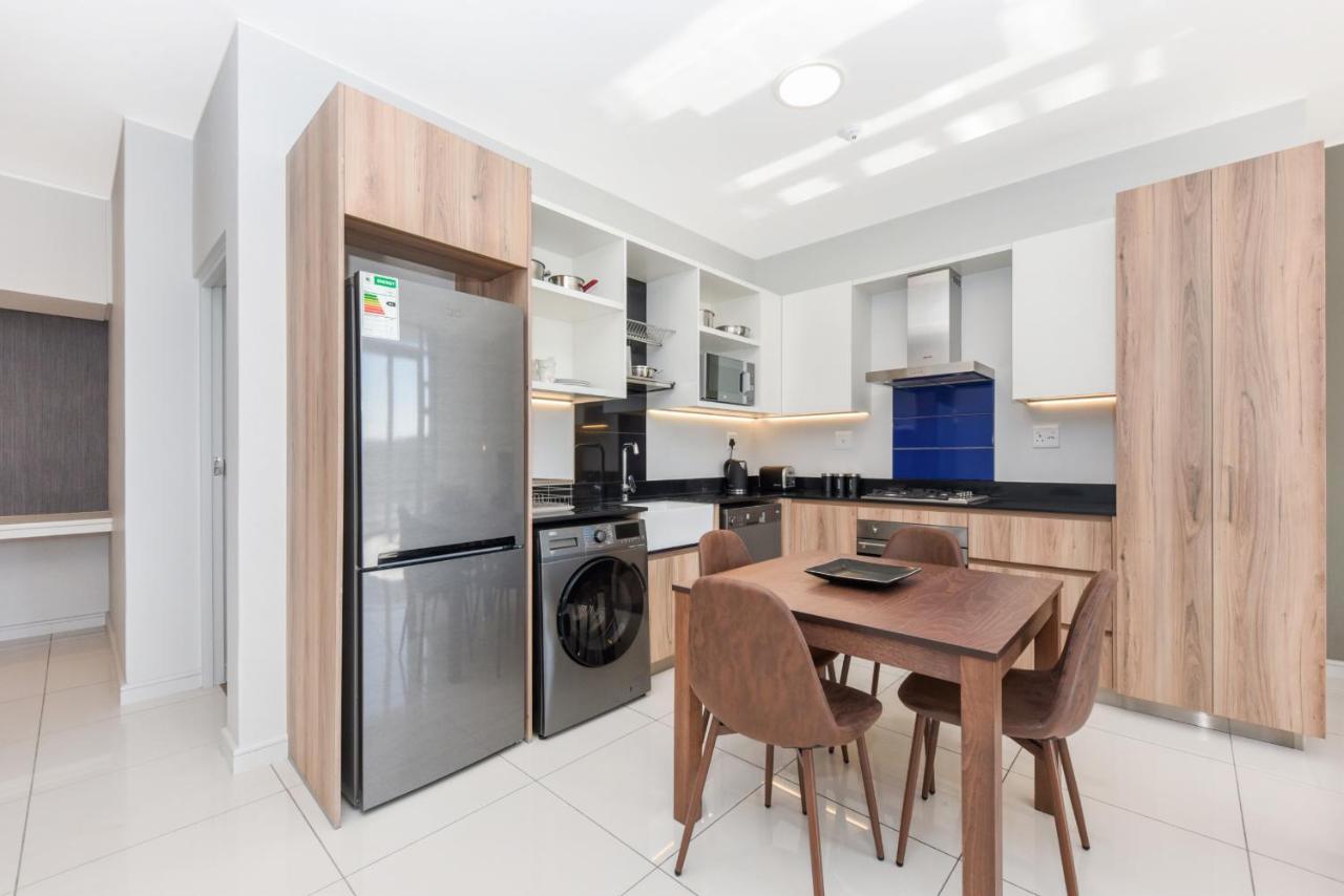 The Median Rosebank Luxury Apartment - Building With Generator Johannesburg Bagian luar foto