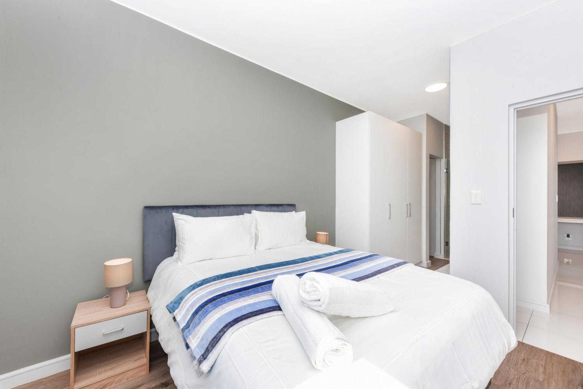 The Median Rosebank Luxury Apartment - Building With Generator Johannesburg Bagian luar foto