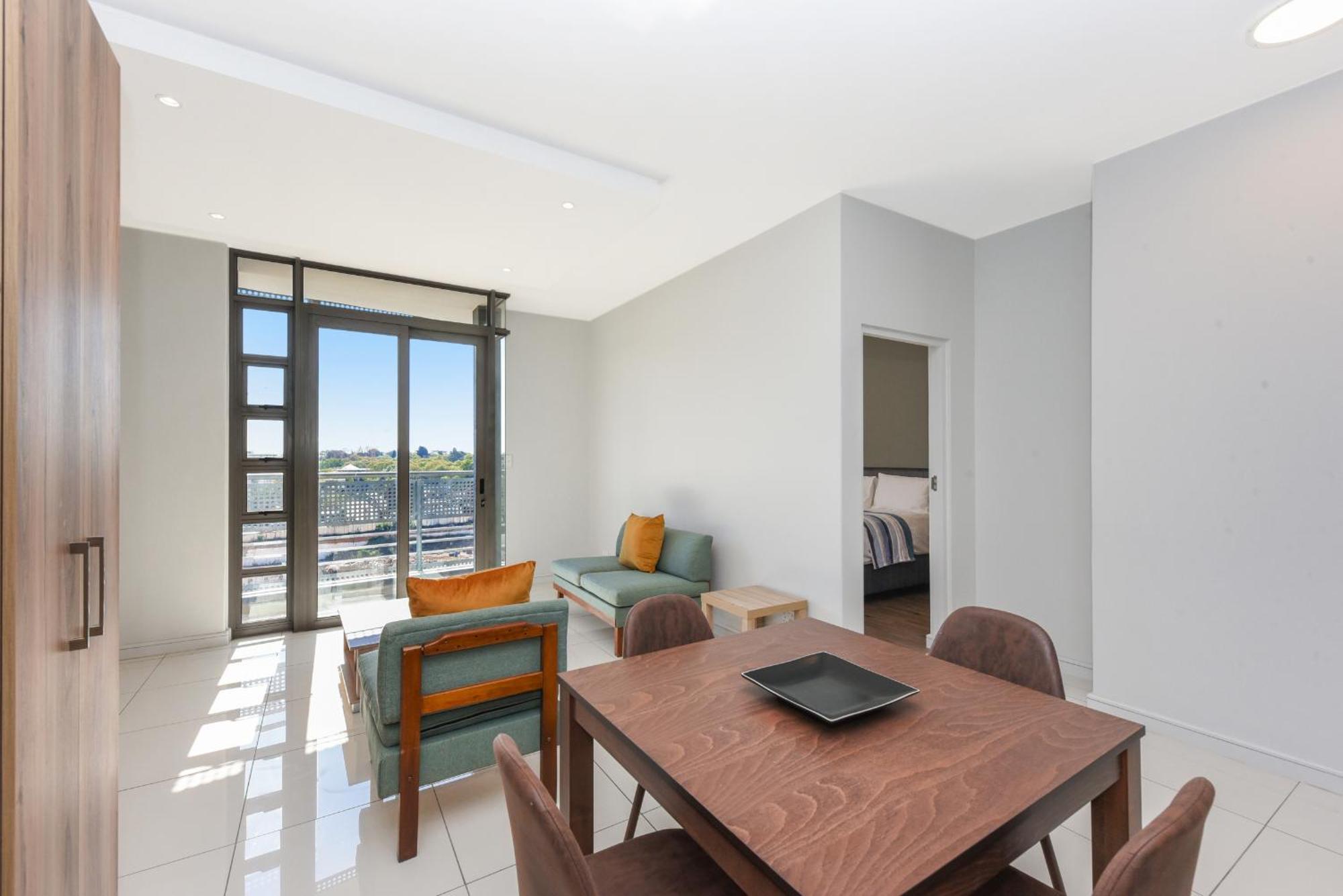The Median Rosebank Luxury Apartment - Building With Generator Johannesburg Bagian luar foto