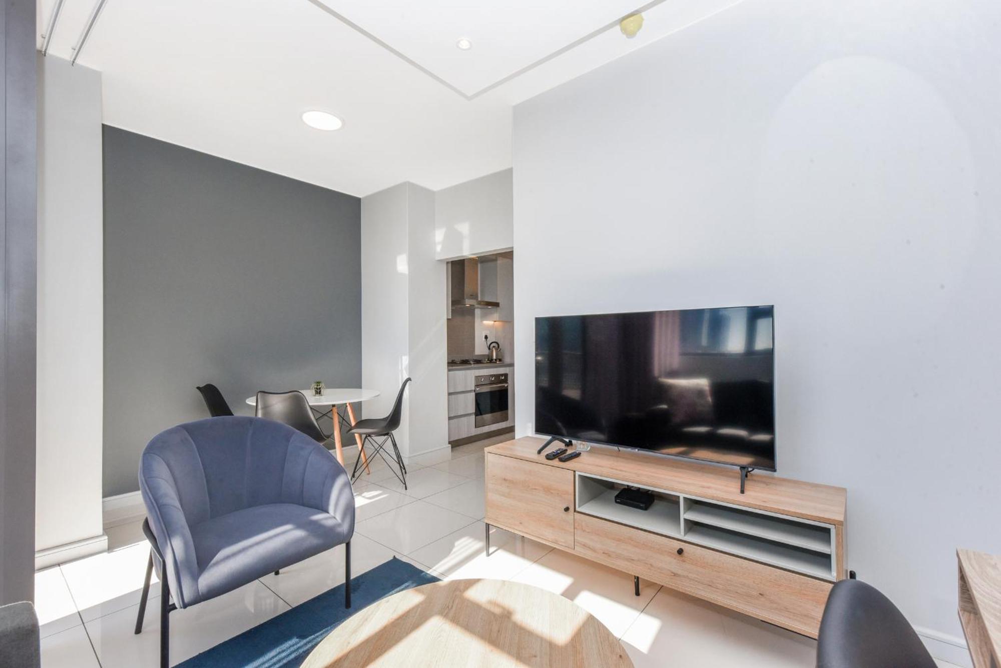 The Median Rosebank Luxury Apartment - Building With Generator Johannesburg Bagian luar foto