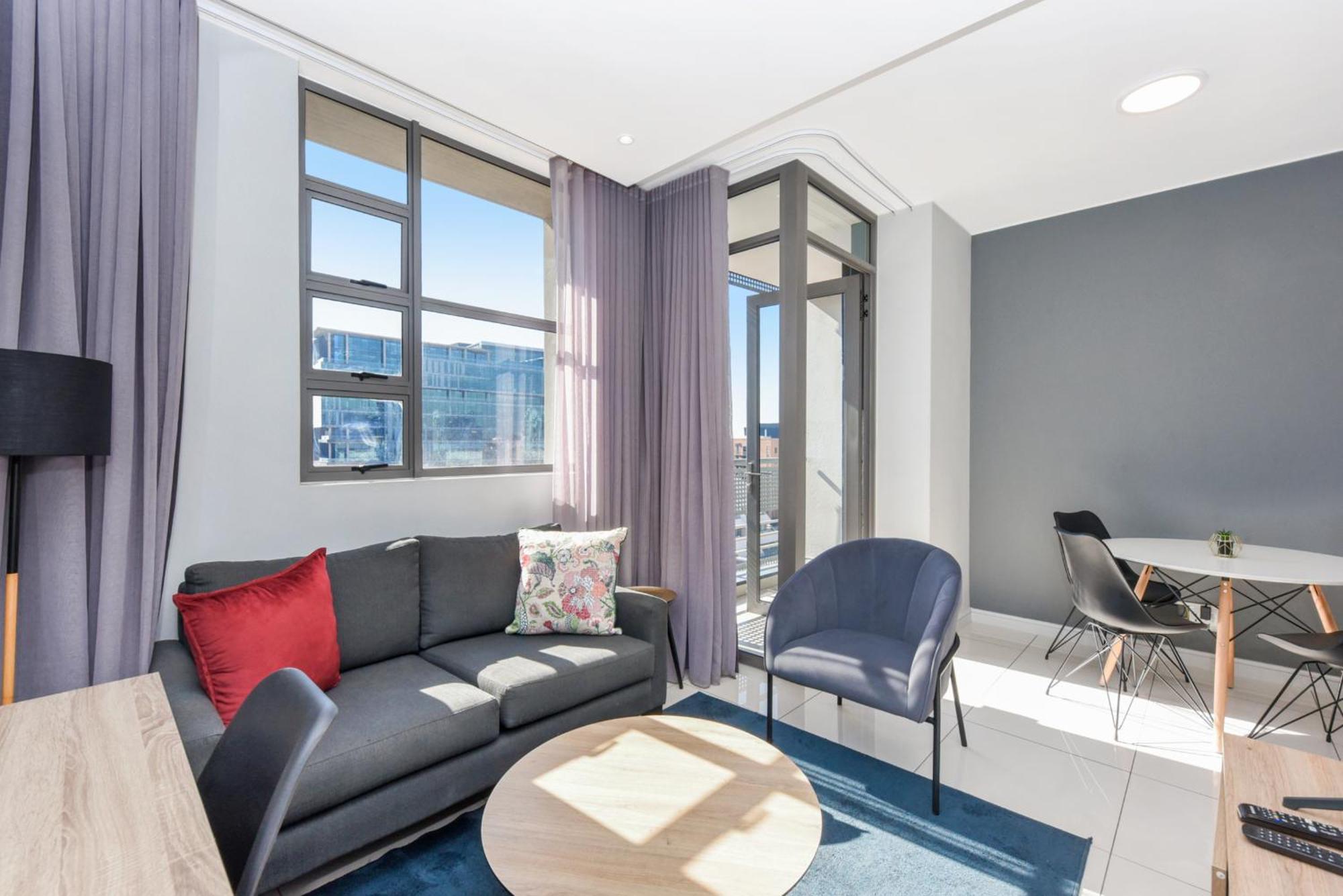 The Median Rosebank Luxury Apartment - Building With Generator Johannesburg Bagian luar foto
