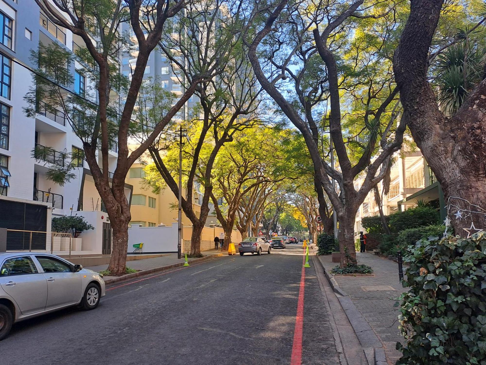 The Median Rosebank Luxury Apartment - Building With Generator Johannesburg Bagian luar foto